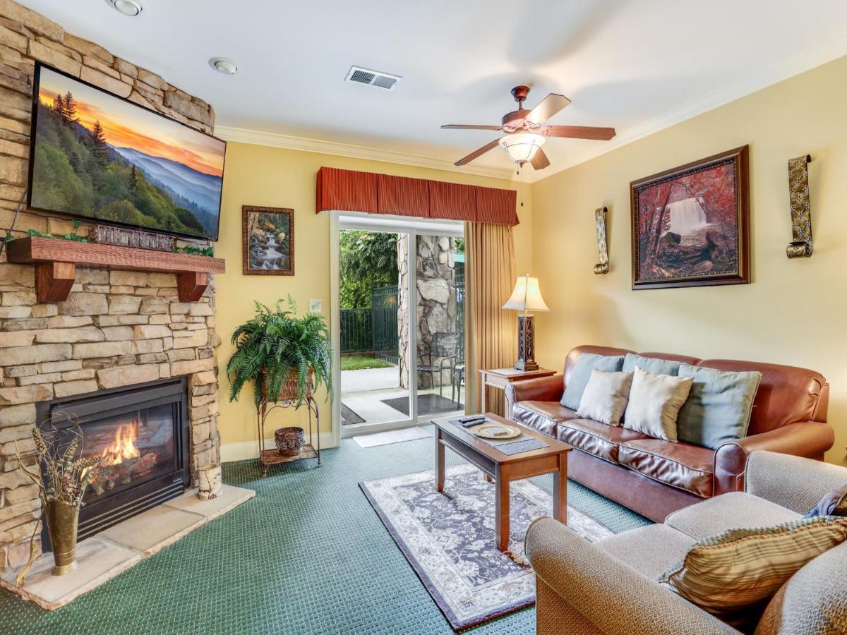 Downtown Delight, 2 Bedrooms, Pool, Hot Tub, Sleeps 6 Гатлінбург Екстер'єр фото