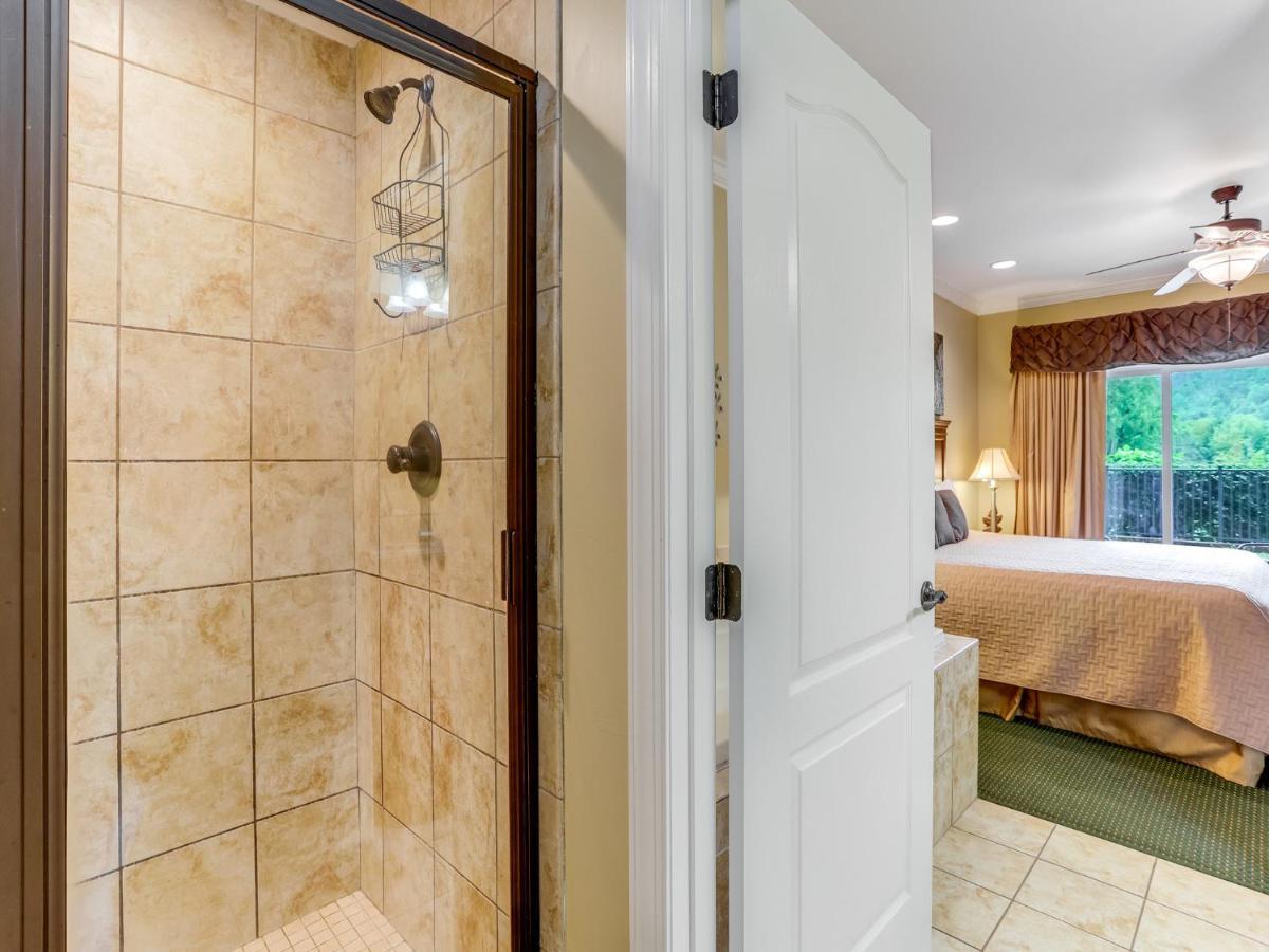 Downtown Delight, 2 Bedrooms, Pool, Hot Tub, Sleeps 6 Гатлінбург Екстер'єр фото